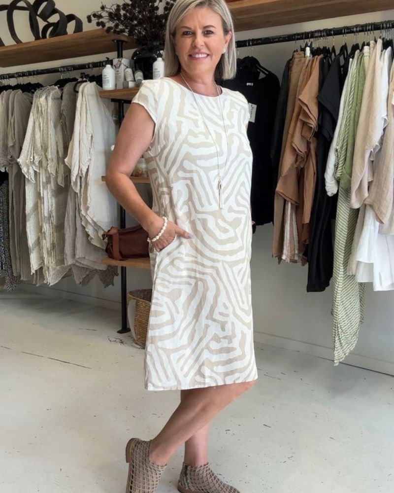 Claudia™ | Summer Dress with Round Neckline and Beautiful Print