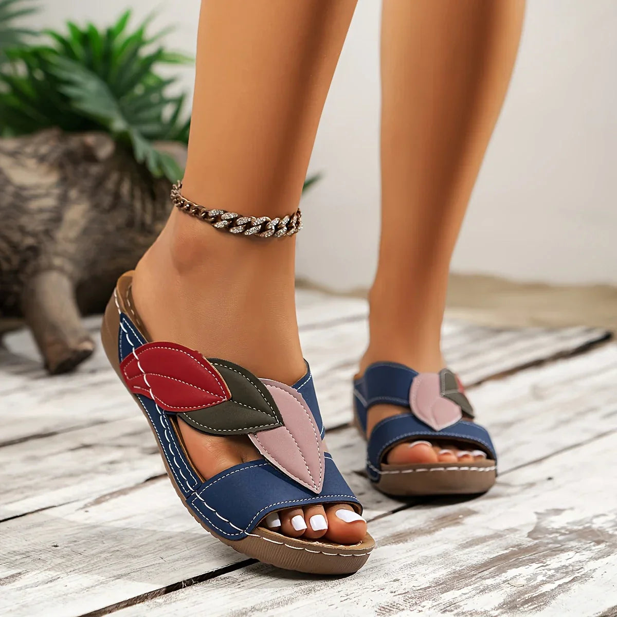 Sandra™ | Elegant Slip-On Sandals with Leaf Pattern
