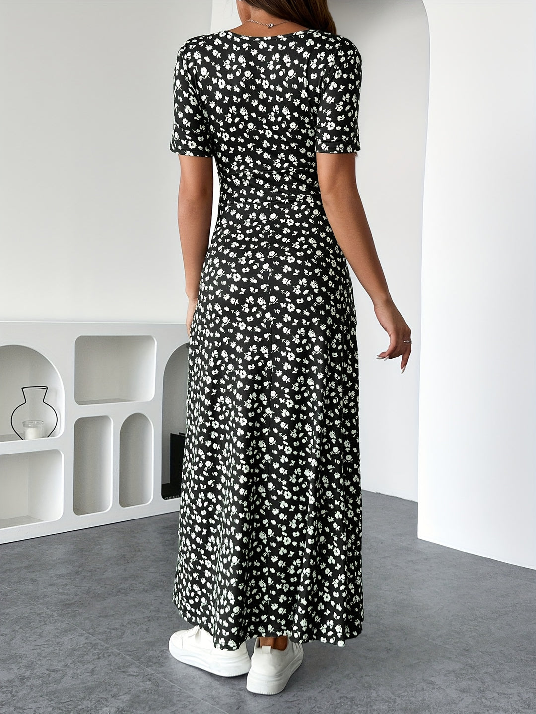 Martina™ | Elegant V-Neck Floral Print Dress