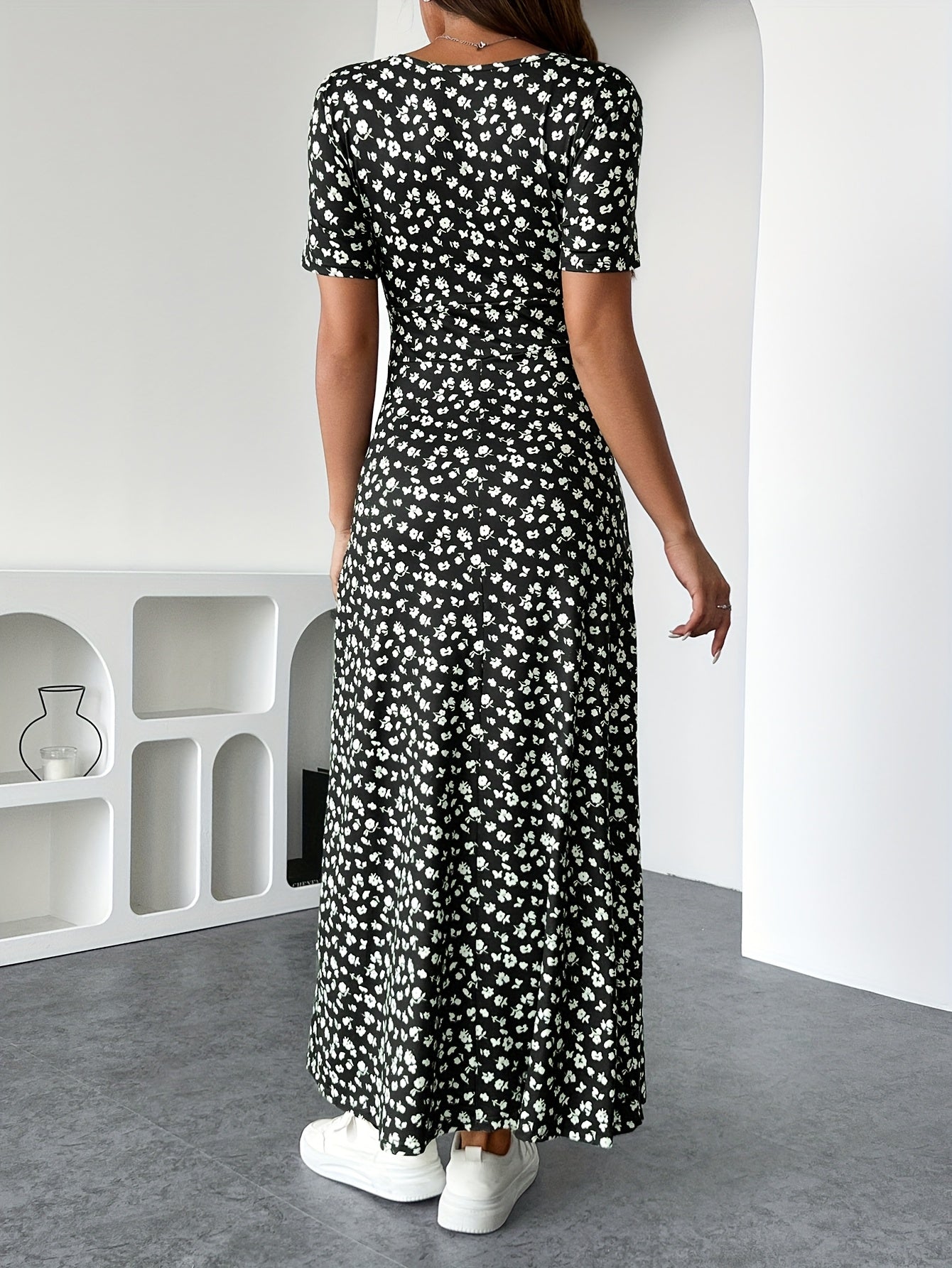 Martina™ | Elegant V-Neck Floral Print Dress