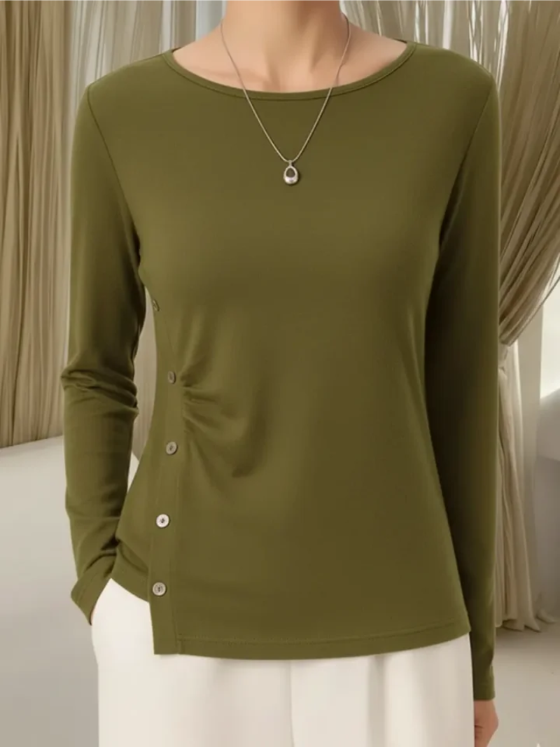 Mila – Knitted Top Featuring Delicate Button Accents