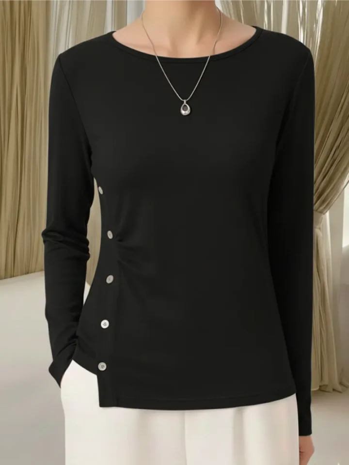 Mila – Knitted Top Featuring Delicate Button Accents