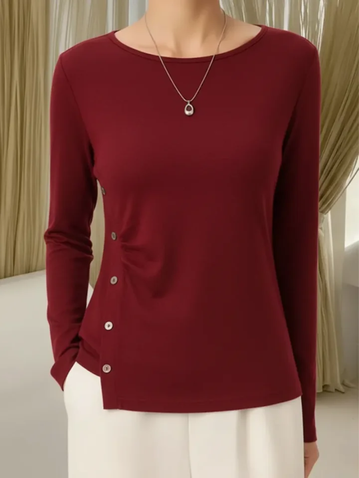 Mila – Knitted Top Featuring Delicate Button Accents