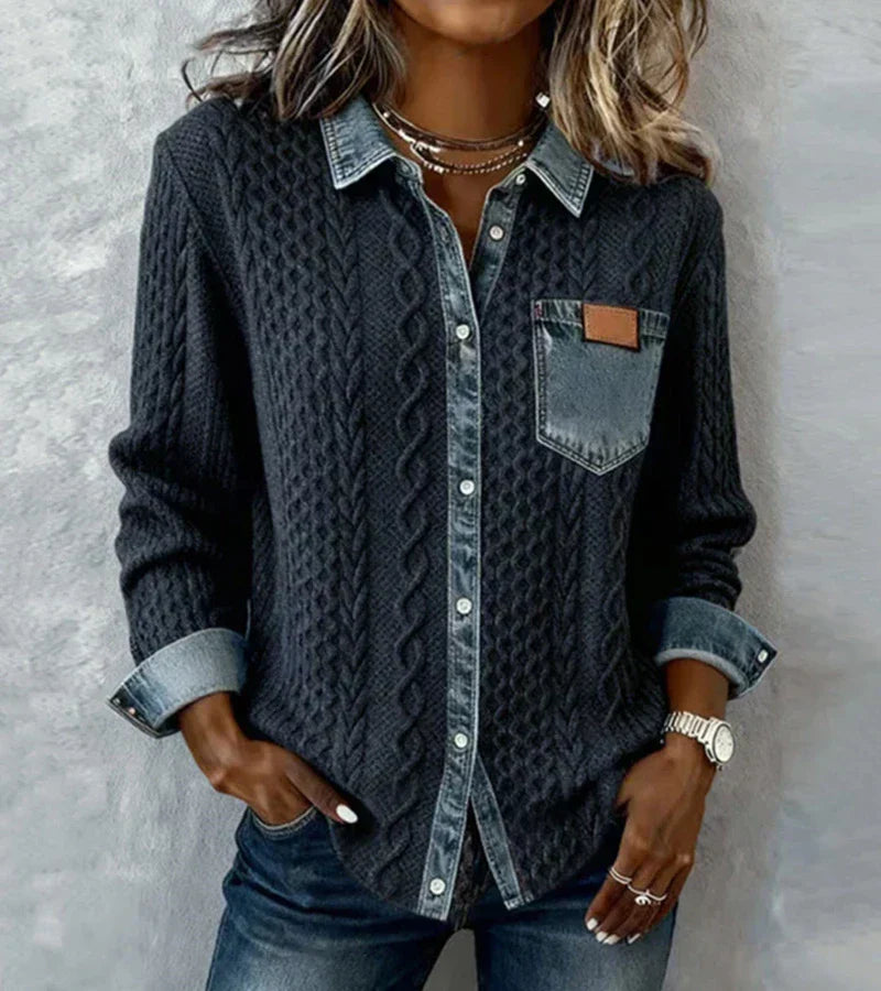 AMBRA – Top Patchwork Tricoté avec Accents Denim